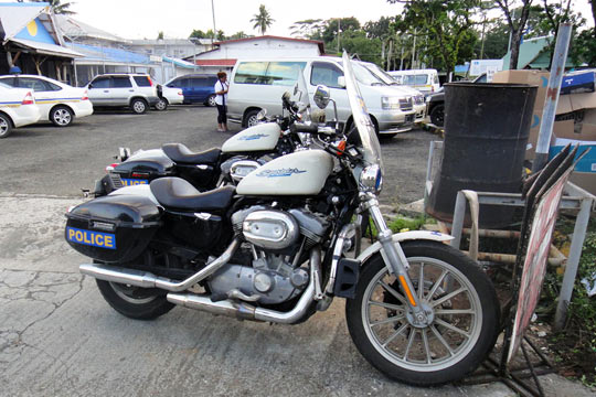 ハーレーダビッドソン XL883Lの白バイ ハーレーダビッドソン XL883Lの白バイ