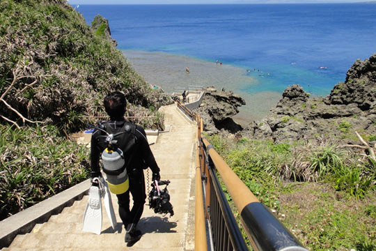 長い階段の先もすっかり整備されてます