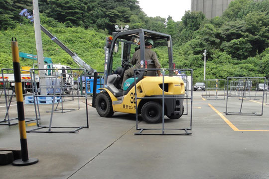 狭いコースをバックで 狭いコースをバックで