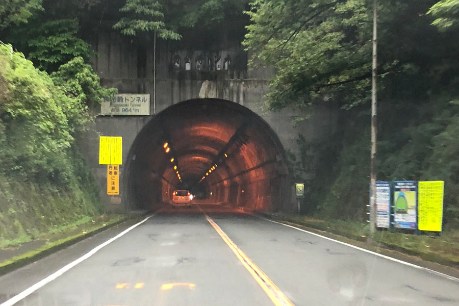 黄金崎トンネルの補修工事