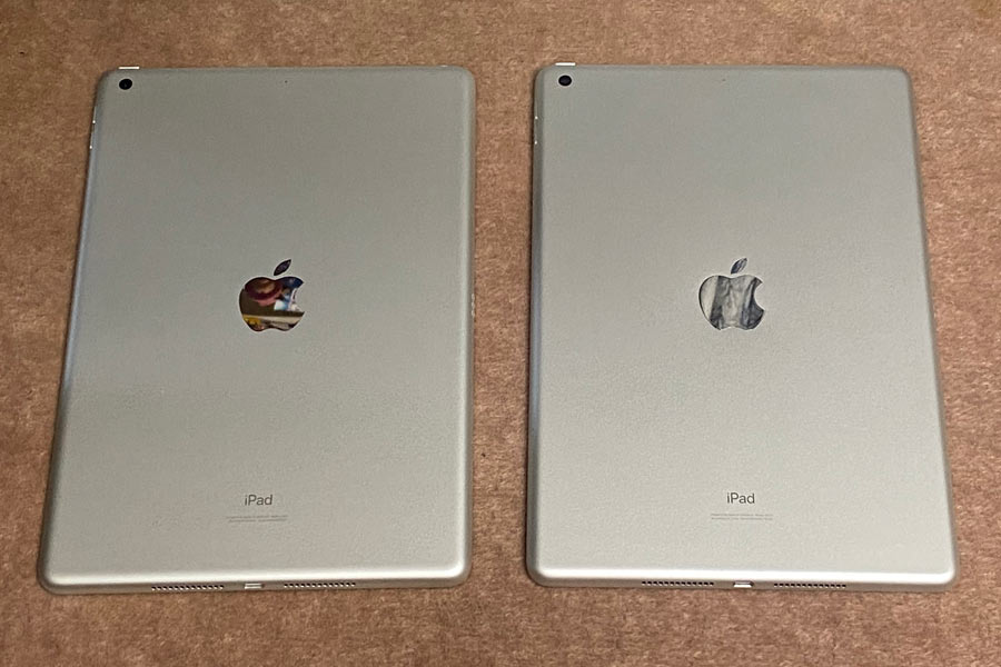 iPad 第9世代と8th Generationの裏面
