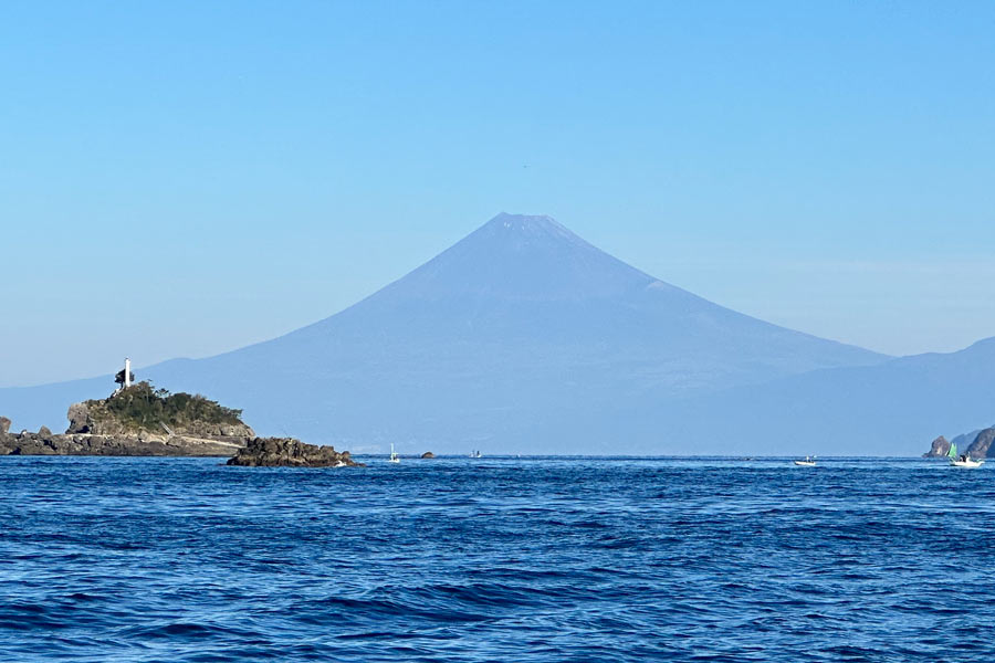 田子島越しの富士山